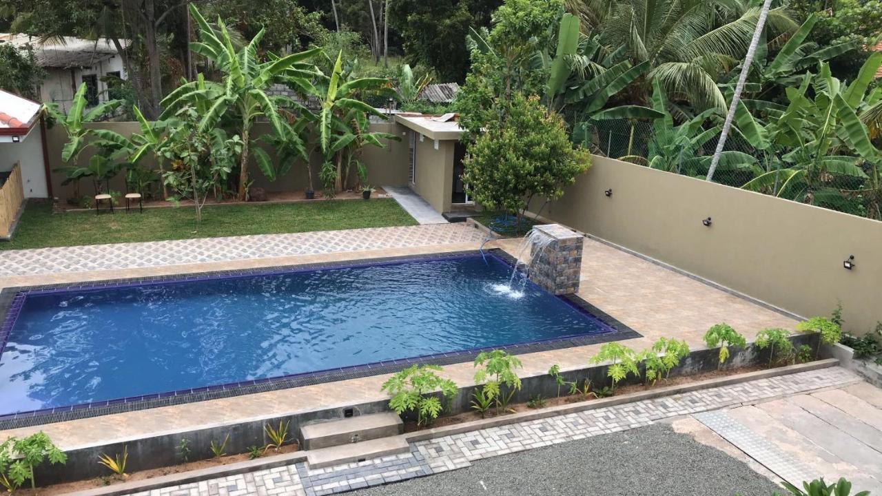 Hôtel Royal Waves Negombo Extérieur photo